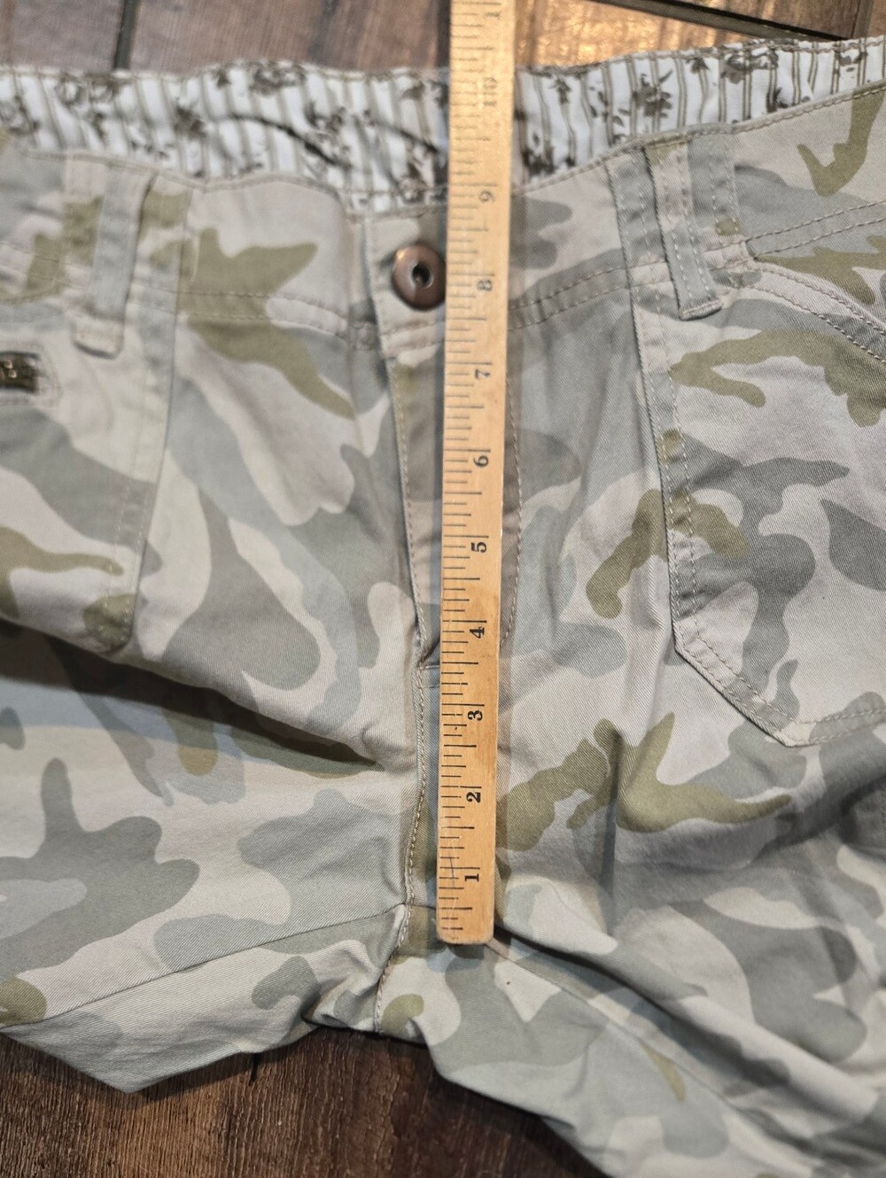 Women's Camo Capri Pants - Picture 5 of 6